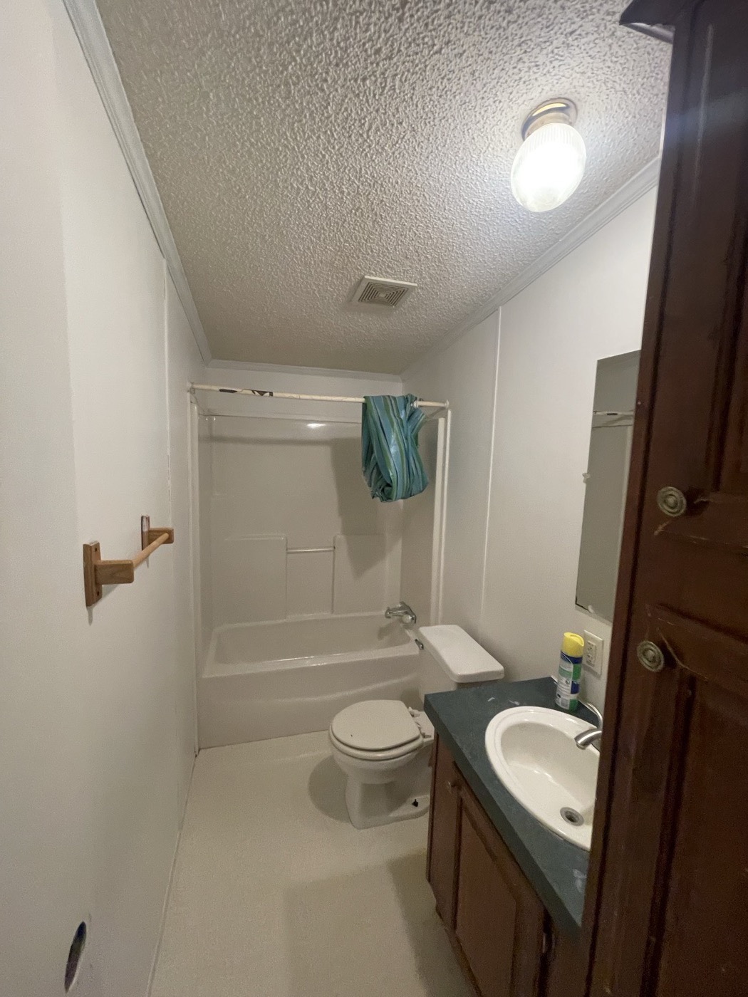 Mobile home bathroom before renovation